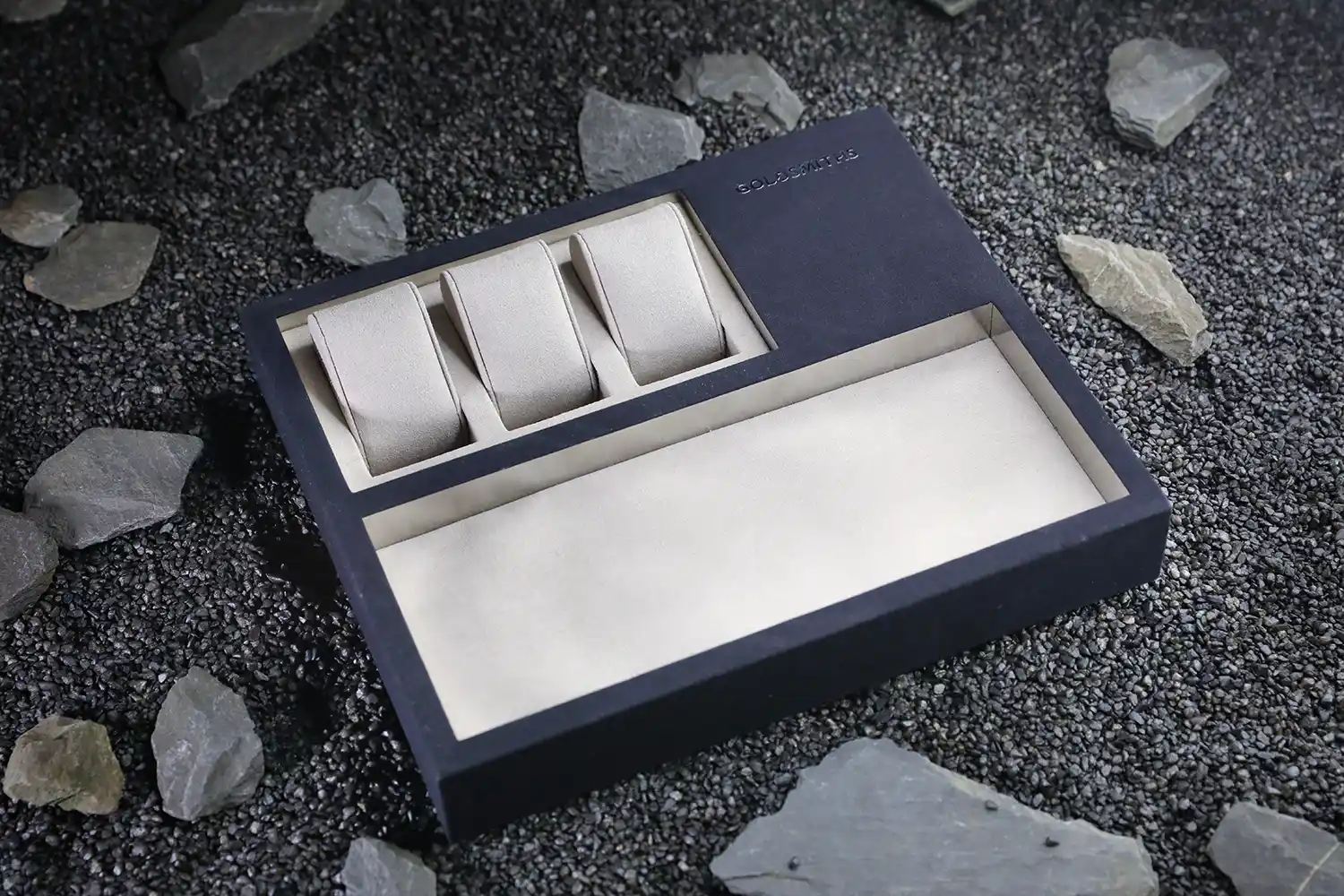 Goldsmiths - Jewellery & watch displays - Noble Bespoke - Photo 1