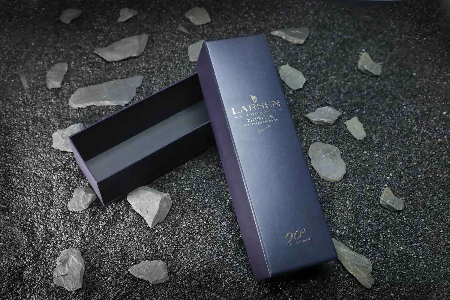 Larsen Cognac Box - Alcohol Gift Packaging - Noble Bespoke - Photo 2