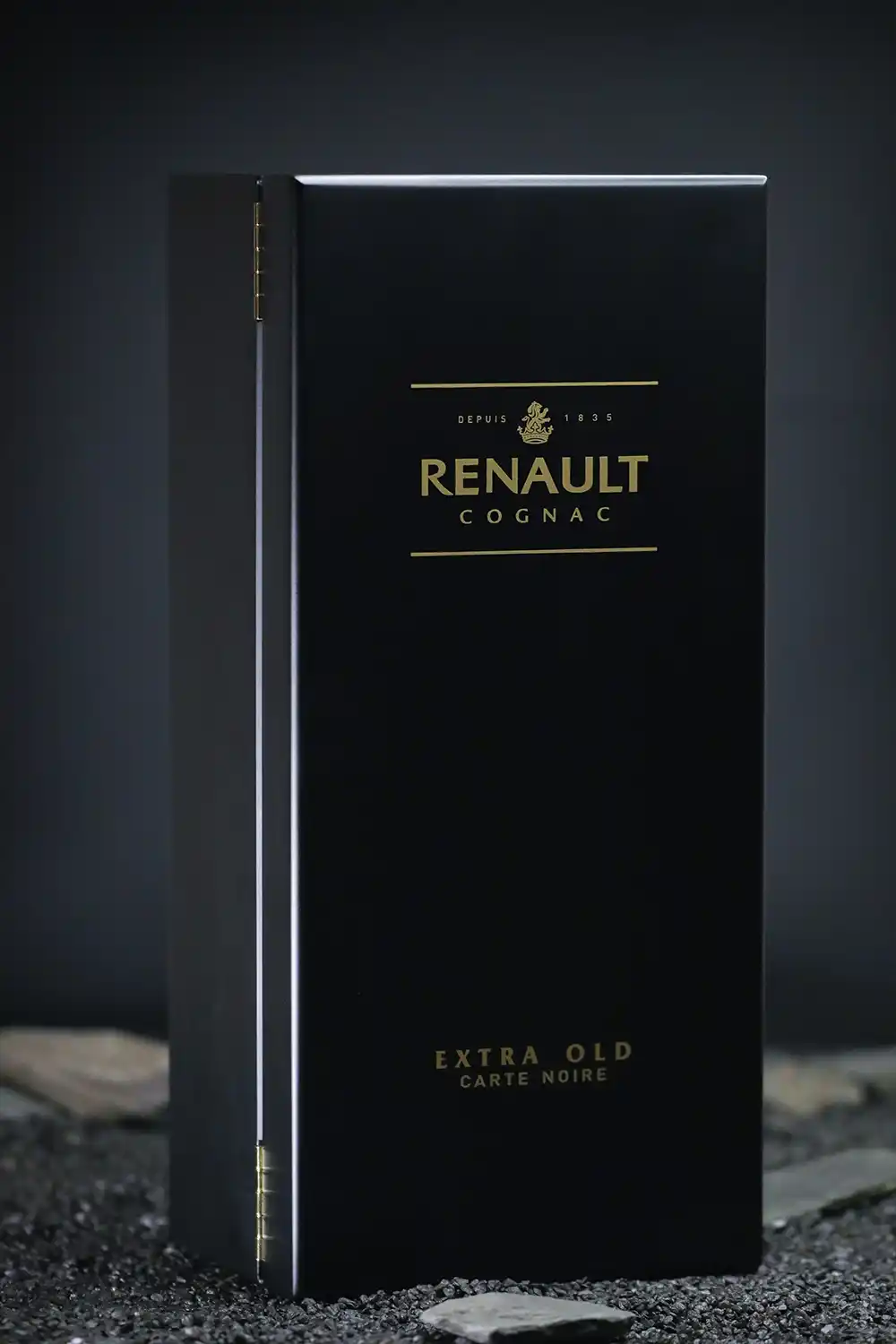 Renault Cognac Case - Alcohol gift packaging - Noble Bespoke - Photo 1
