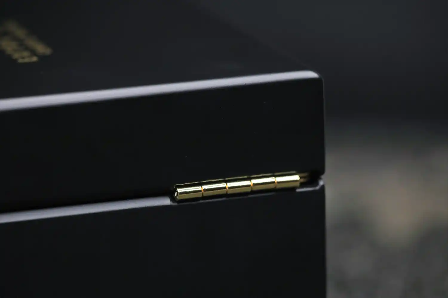 Renault Cognac Case - Alcohol gift packaging - Noble Bespoke - Photo 3