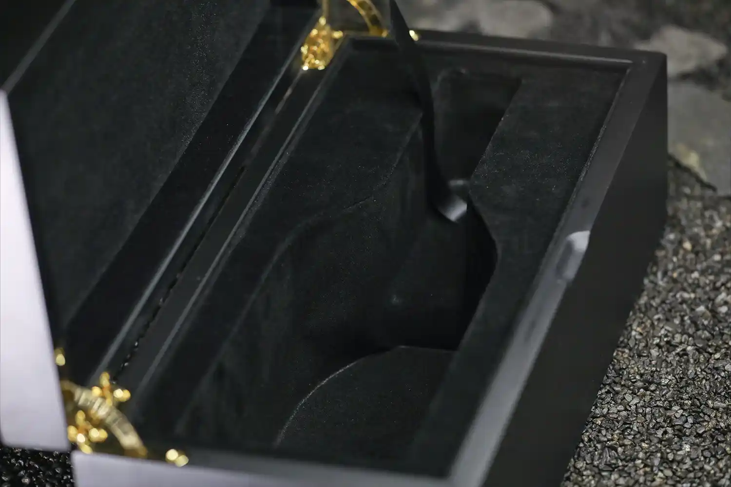 Renault Cognac Case - Alcohol gift packaging - Noble Bespoke - Photo 6