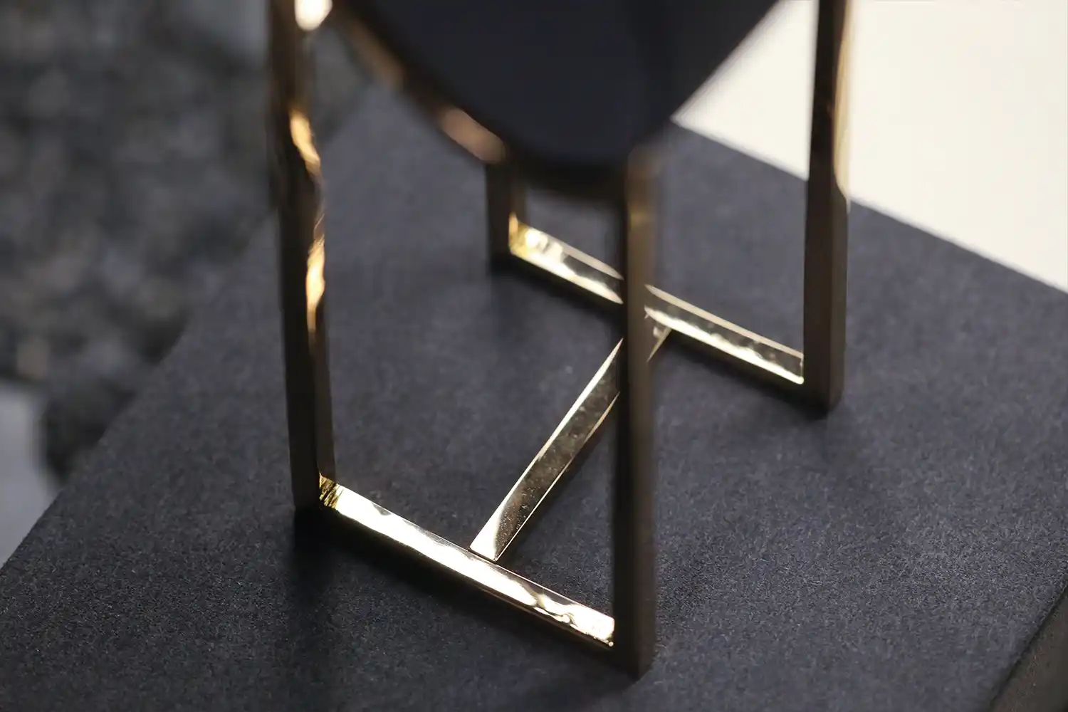 Watch Cushion & Stand - Jewellery & watch displays - Noble Bespoke - Photo 9